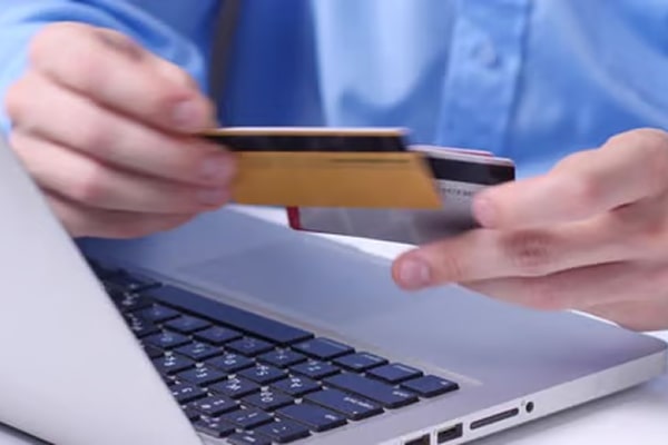 Не выводит средства